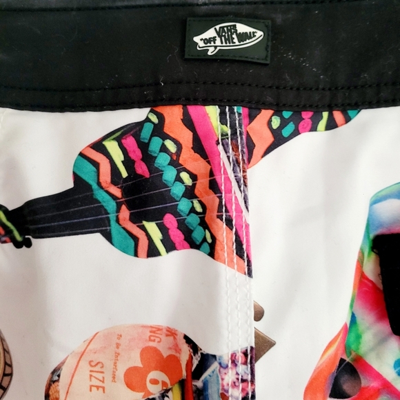 Vans Off the Wall Novelty Hawaiian Ukuleles All Over Print Swim Trunks Size 30 - Picture 6 of 9